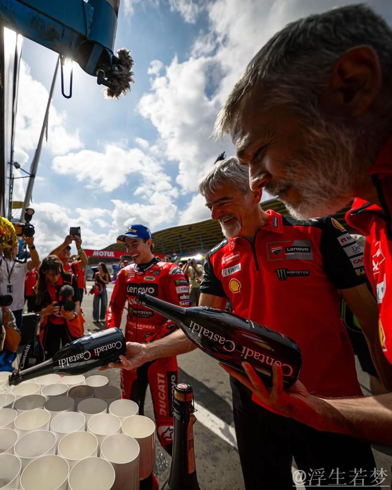 马克斯再度称王 费雷拉强势领跑